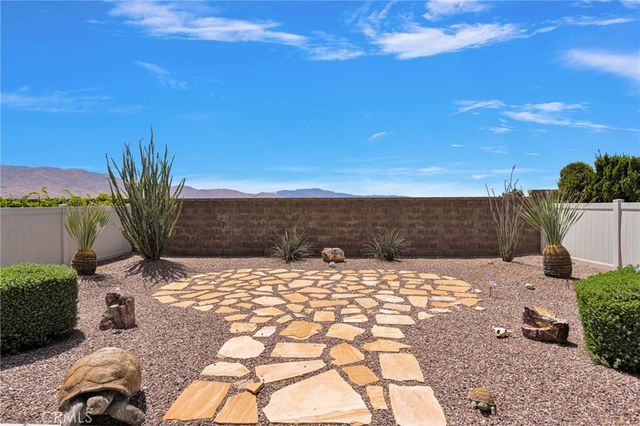 19459 Maple Creek, Apple Valley, CA 92308