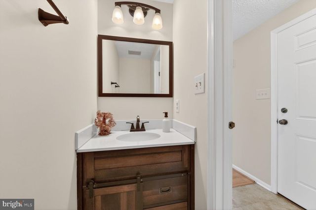 1754 SUNDANCE DR, Reston, VA 20194
