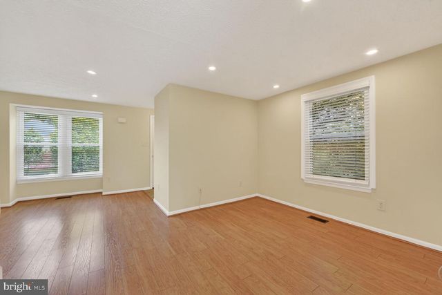1754 SUNDANCE DR, Reston, VA 20194