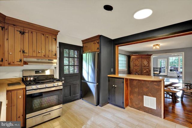 16 JACKSON DR, Lancaster, PA 17603