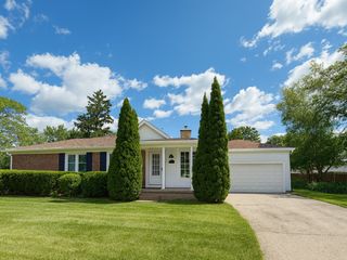 837 Wilcox Avenue, Mundelein, IL 60060