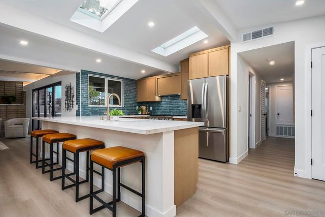 2204 Rosecrans St, San Diego, CA 92106