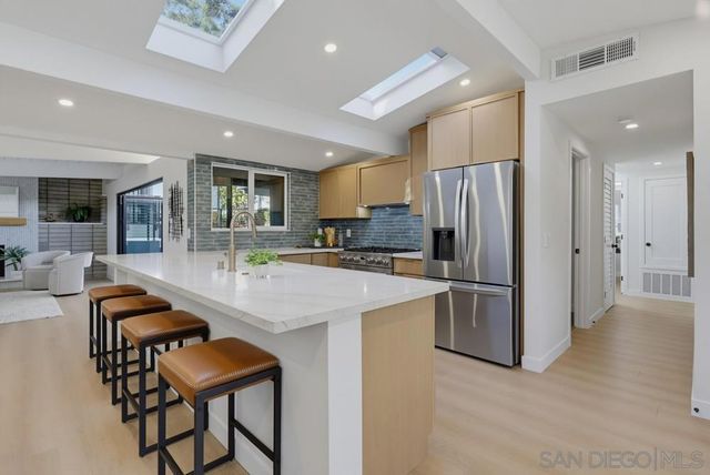 2204 Rosecrans St, San Diego, CA 92106