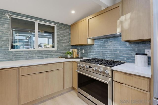 2204 Rosecrans St, San Diego, CA 92106