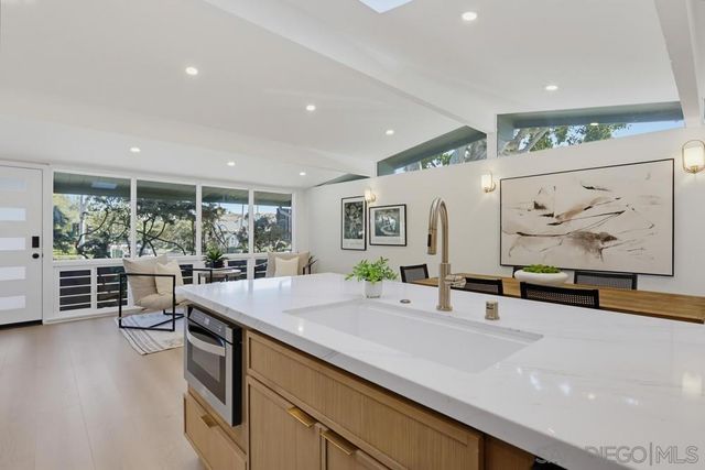 2204 Rosecrans St, San Diego, CA 92106