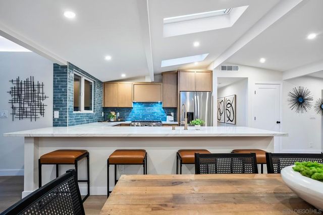 2204 Rosecrans St, San Diego, CA 92106