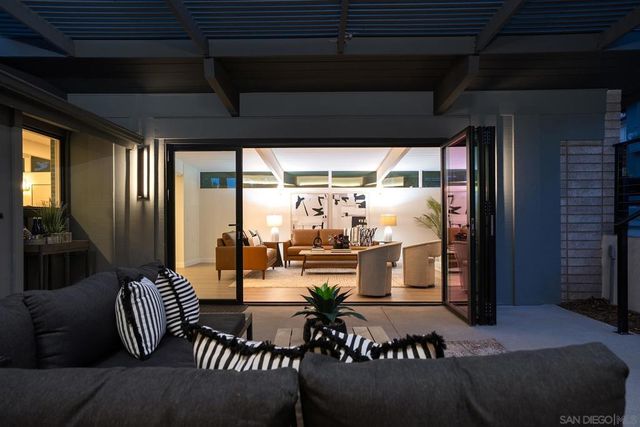 2204 Rosecrans St, San Diego, CA 92106
