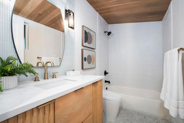 2204 Rosecrans St, San Diego, CA 92106