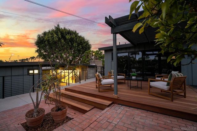 2204 Rosecrans St, San Diego, CA 92106