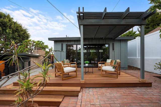 2204 Rosecrans St, San Diego, CA 92106