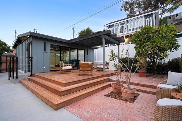 2204 Rosecrans St, San Diego, CA 92106