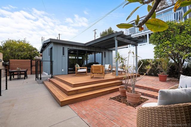 2204 Rosecrans St, San Diego, CA 92106