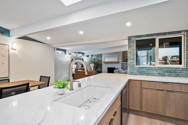 2204 Rosecrans St, San Diego, CA 92106