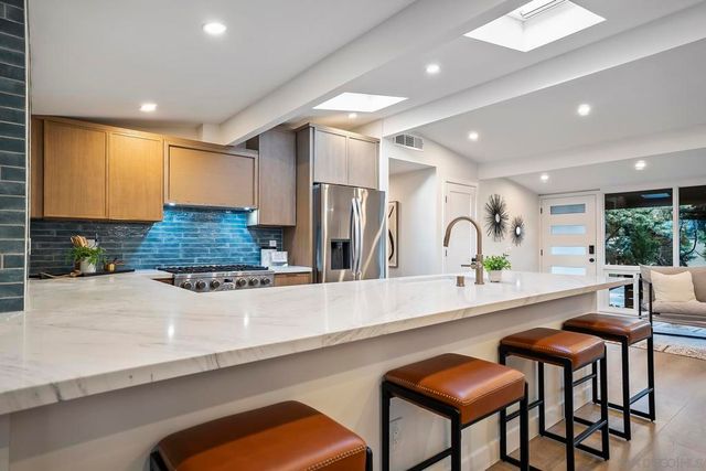 2204 Rosecrans St, San Diego, CA 92106