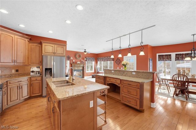 17395 Sawgrass Circle, North Royalton, OH 44133