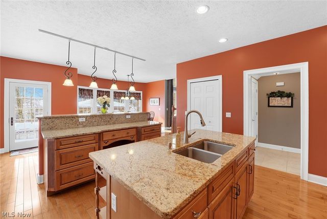 17395 Sawgrass Circle, North Royalton, OH 44133