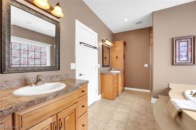 17395 Sawgrass Circle, North Royalton, OH 44133