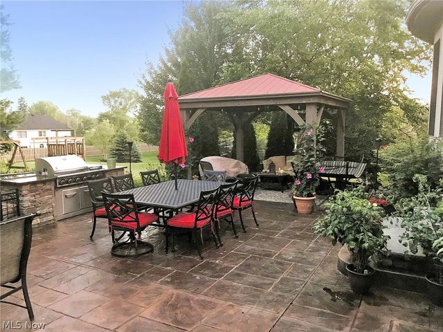 17395 Sawgrass Circle, North Royalton, OH 44133