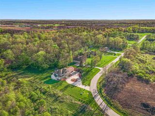 5010 Ikram Oaks, Jackson, MI 49201