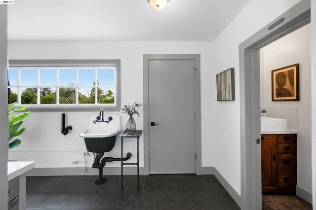 1540 C St, Hayward, CA 94541