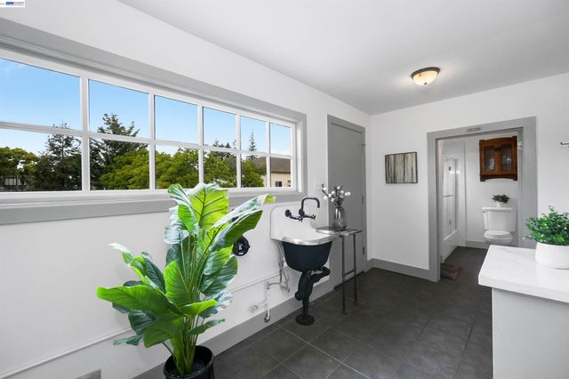 1540 C St, Hayward, CA 94541