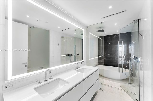 300 Biscyane Blvd Way 1202, Miami, FL 33131