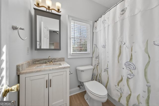 390 Lake Place Drive, Lavonia, GA 30553