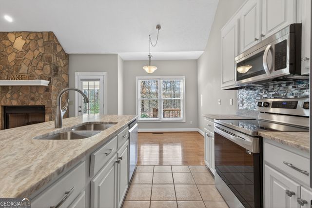 390 Lake Place Drive, Lavonia, GA 30553