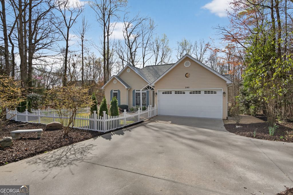 390 Lake Place Drive, Lavonia, GA 30553