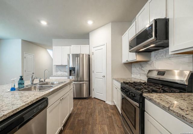 15727 Clove Spice Way, Von Ormy, TX 78073