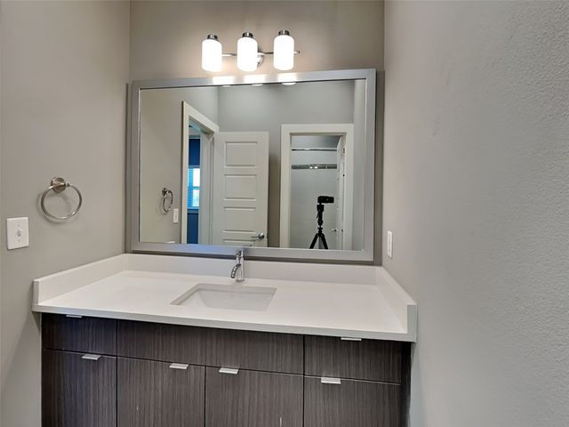 1553 Fiji Street, Dallas, TX 75203