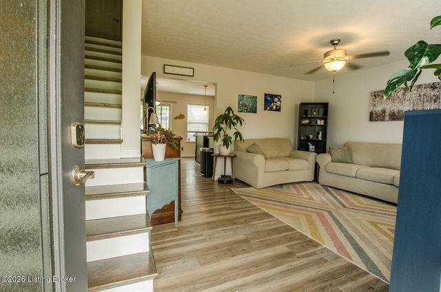 1028 Bogard Ln, Mt Washington, KY 40047