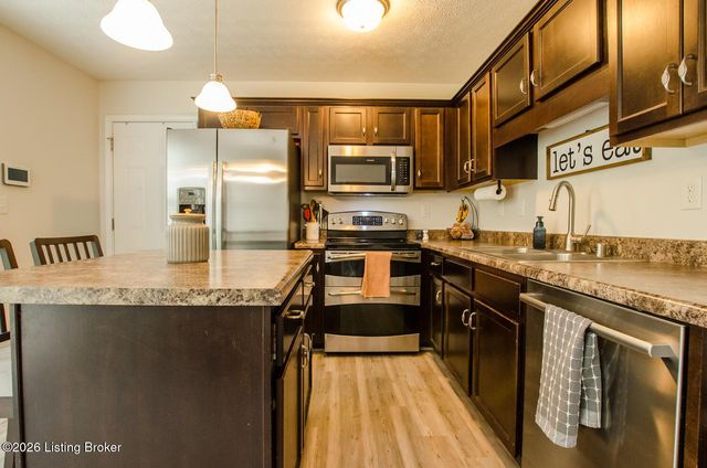 1028 Bogard Ln, Mt Washington, KY 40047