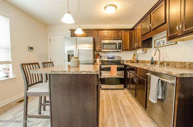 1028 Bogard Ln, Mt Washington, KY 40047