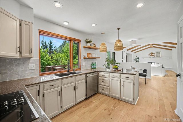 6102 S Lima Way, Englewood, CO 80111