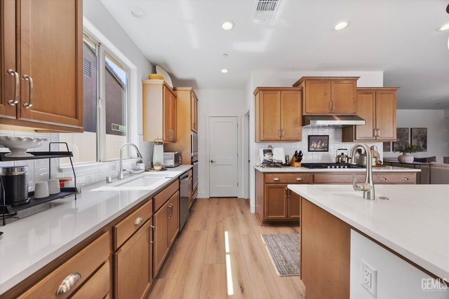 2302 Penley Court, Bakersfield, CA 93311