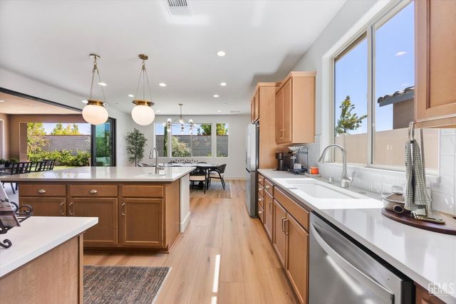 2302 Penley Court, Bakersfield, CA 93311