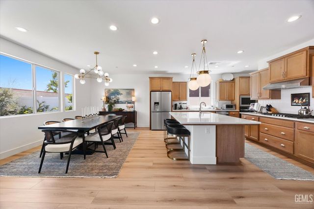 2302 Penley Court, Bakersfield, CA 93311