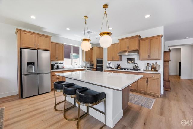 2302 Penley Court, Bakersfield, CA 93311
