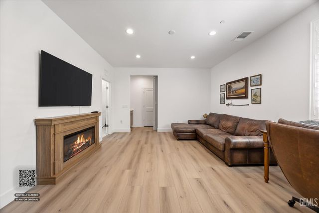 2302 Penley Court, Bakersfield, CA 93311