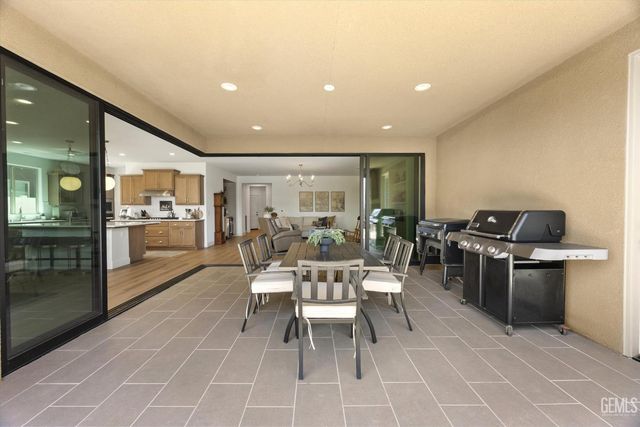 2302 Penley Court, Bakersfield, CA 93311