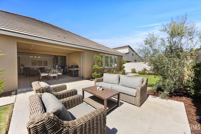 2302 Penley Court, Bakersfield, CA 93311