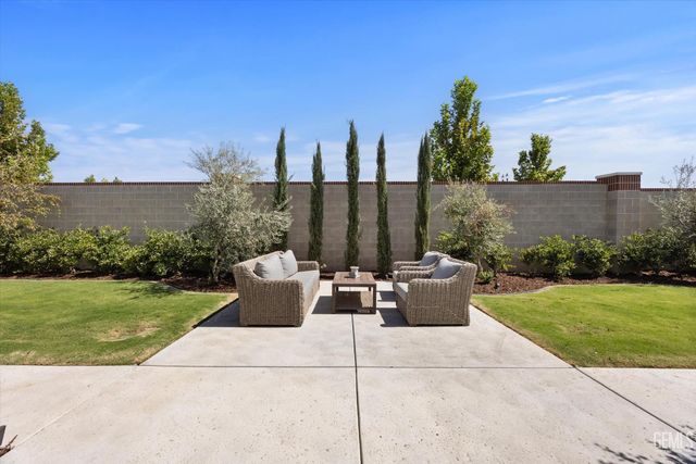 2302 Penley Court, Bakersfield, CA 93311