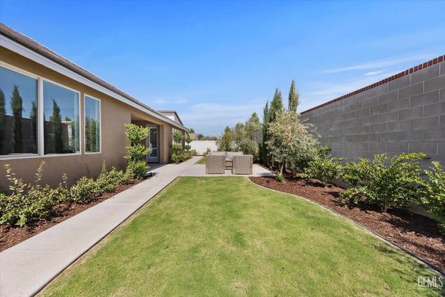 2302 Penley Court, Bakersfield, CA 93311