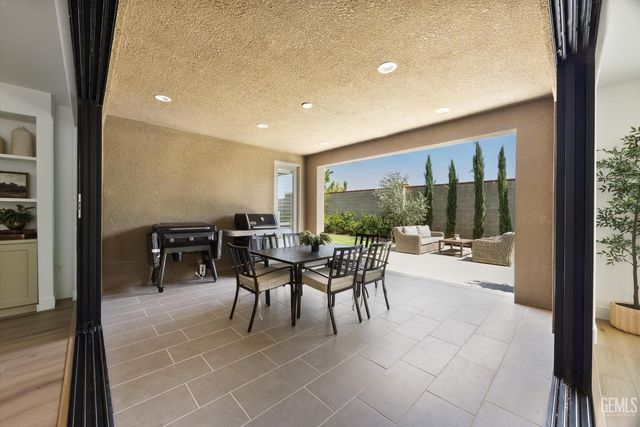 2302 Penley Court, Bakersfield, CA 93311