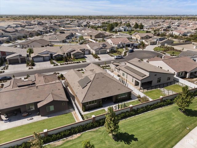 2302 Penley Court, Bakersfield, CA 93311