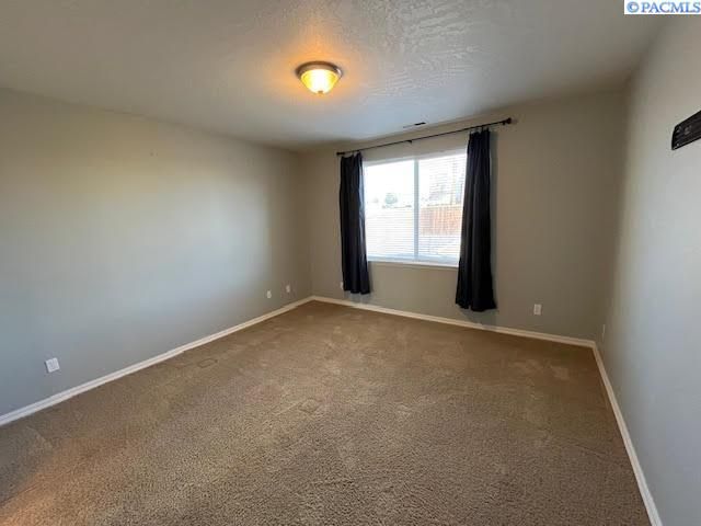 5206 Spirea Dr, West Richland, WA 99352