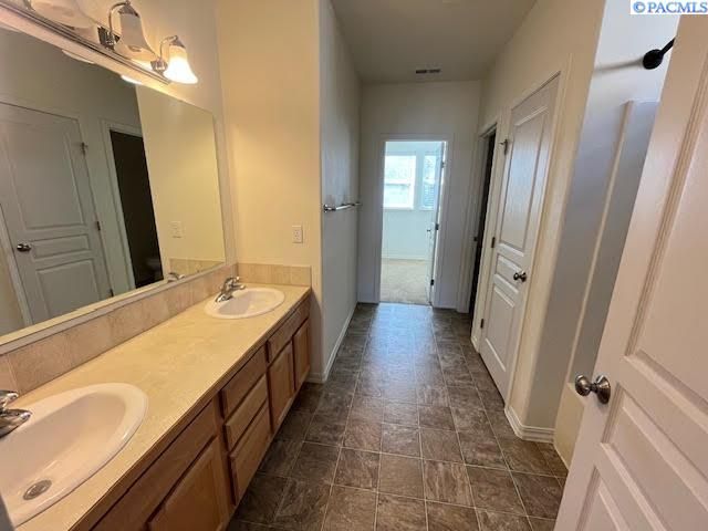 5206 Spirea Dr, West Richland, WA 99352