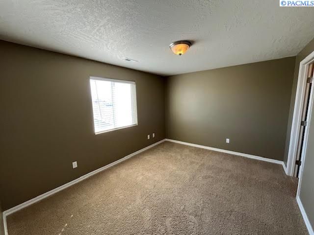 5206 Spirea Dr, West Richland, WA 99352