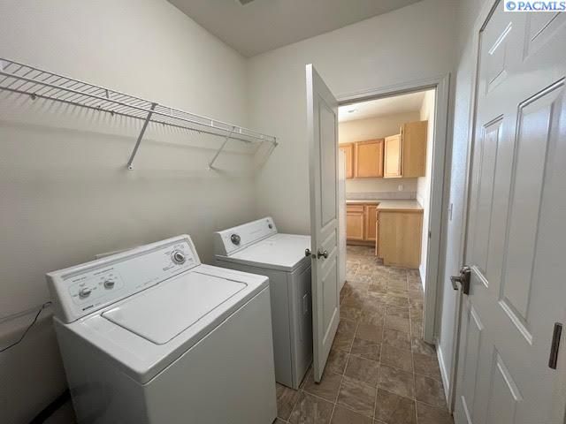 5206 Spirea Dr, West Richland, WA 99352